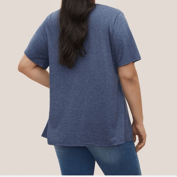 BloomChic Plus Size 2XL Solid Pleated Front Button Detail V Neck T-shirt us18-20 - Picture 3 of 4